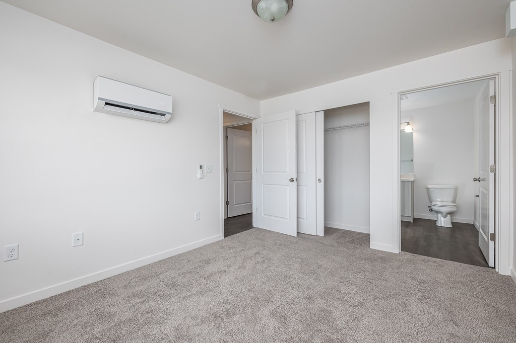 The Tides at Willow Pointe Apartments Bedroom with Bathroom