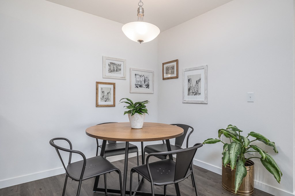 The Tides at Willow Pointe Apartments Model Dining Room