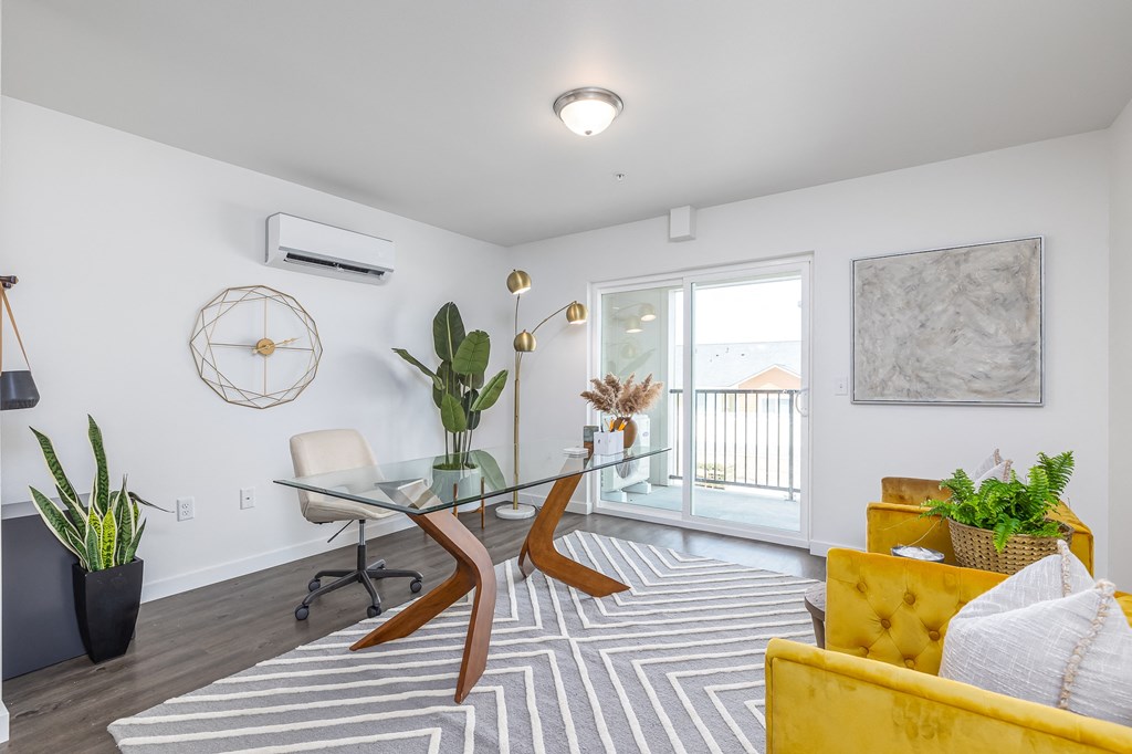 The Tides at Willow Pointe Apartments Model Living Room