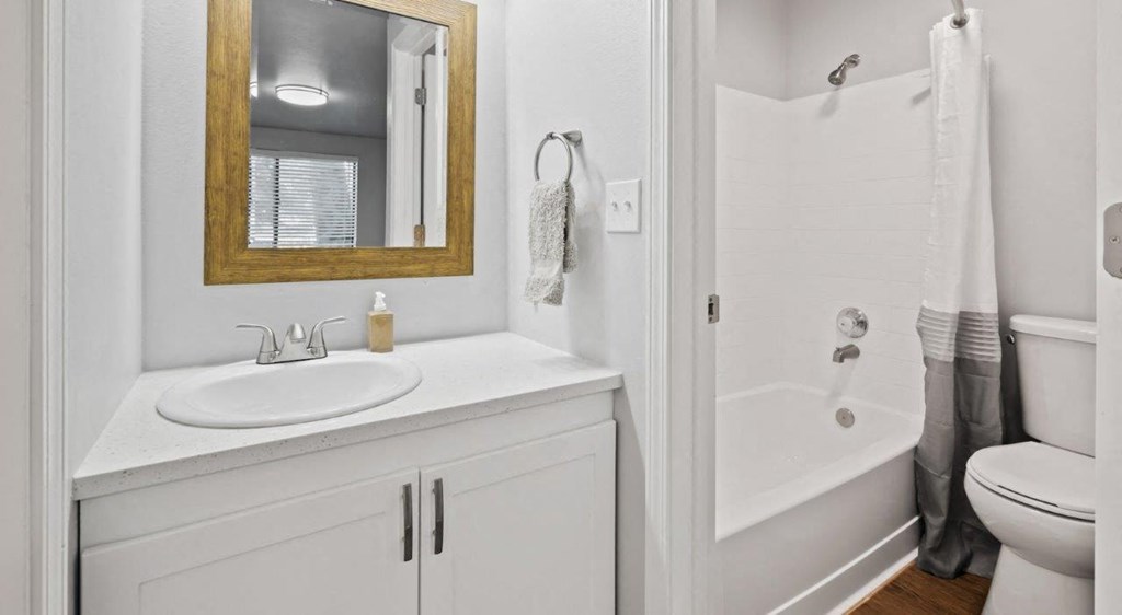 Woodbine Apartments in Boise, Idaho Bathroom