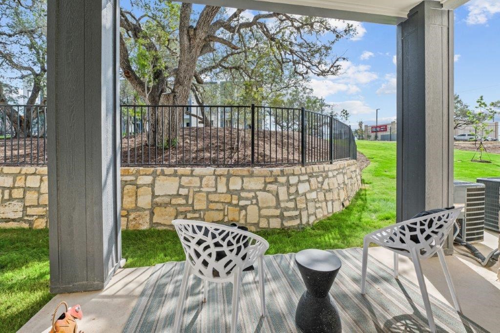 Redbird Ridge Apartments Patio