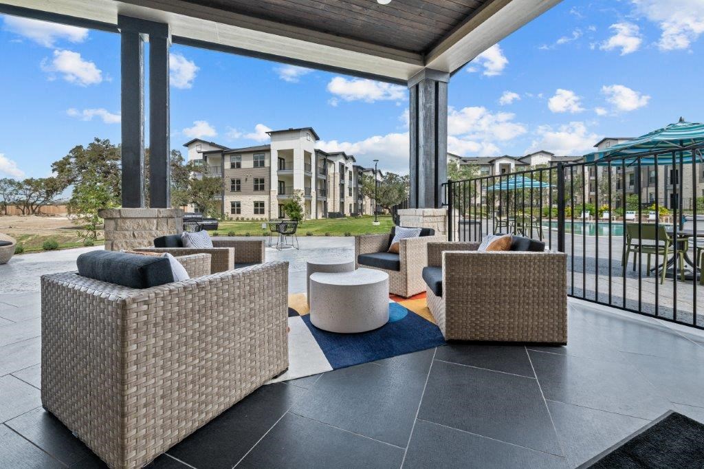 Redbird Ridge Apartments Covered Outdoor Seating