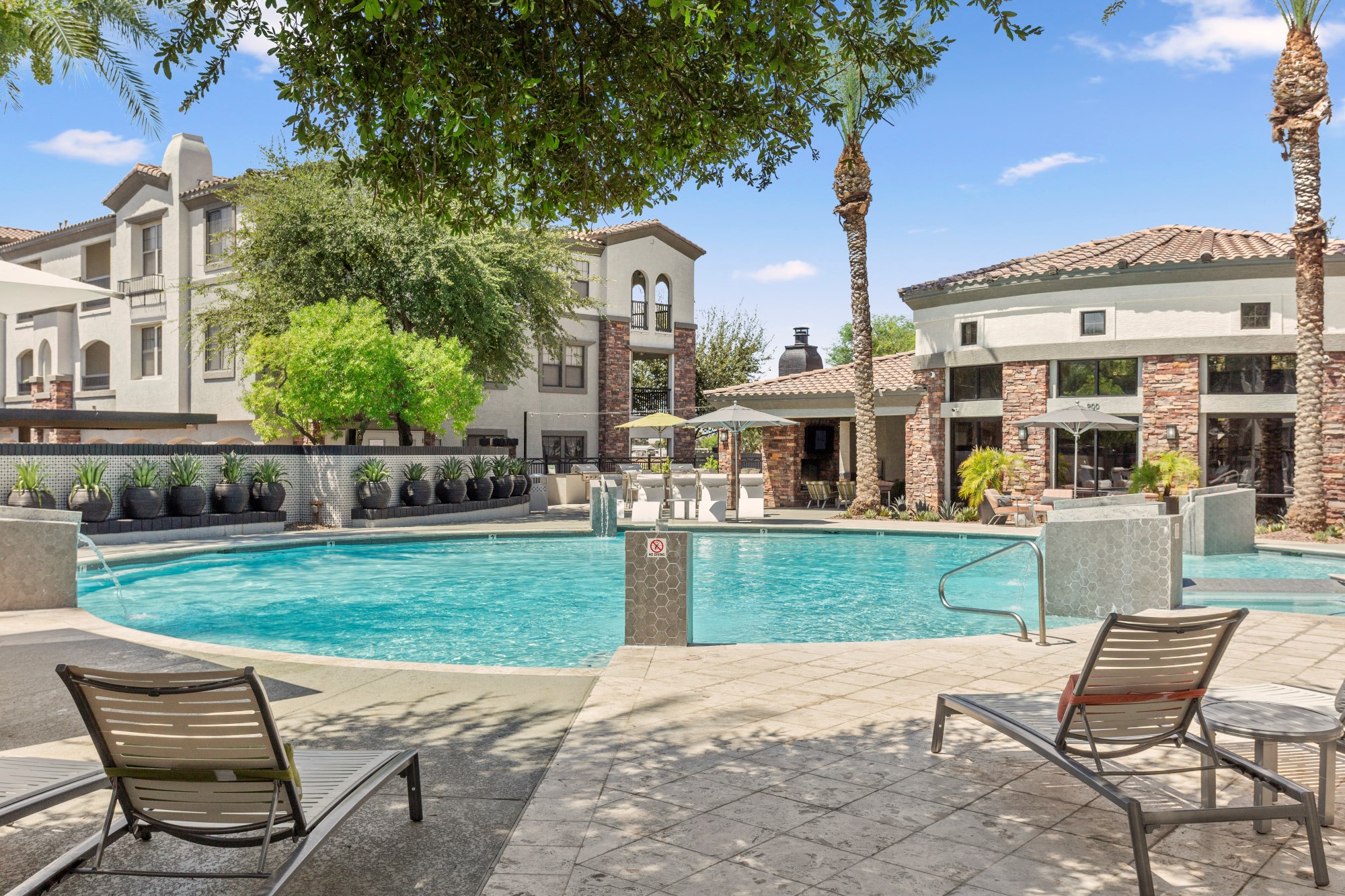 Zone Luxe Apartments | Apartments in Glendale, AZ
