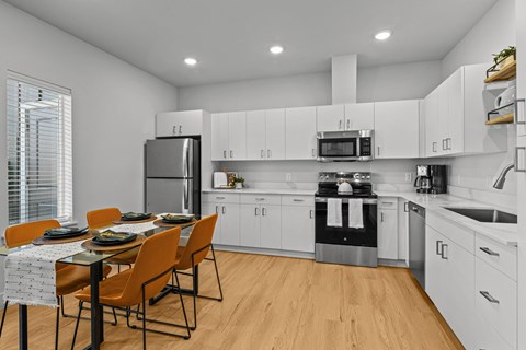 sisters_or_thegroveatsunsetmeadows_kitchen