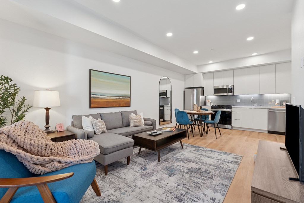 OnyxOnPark_SanDiego_CA_Model_1BR_living_kitchen