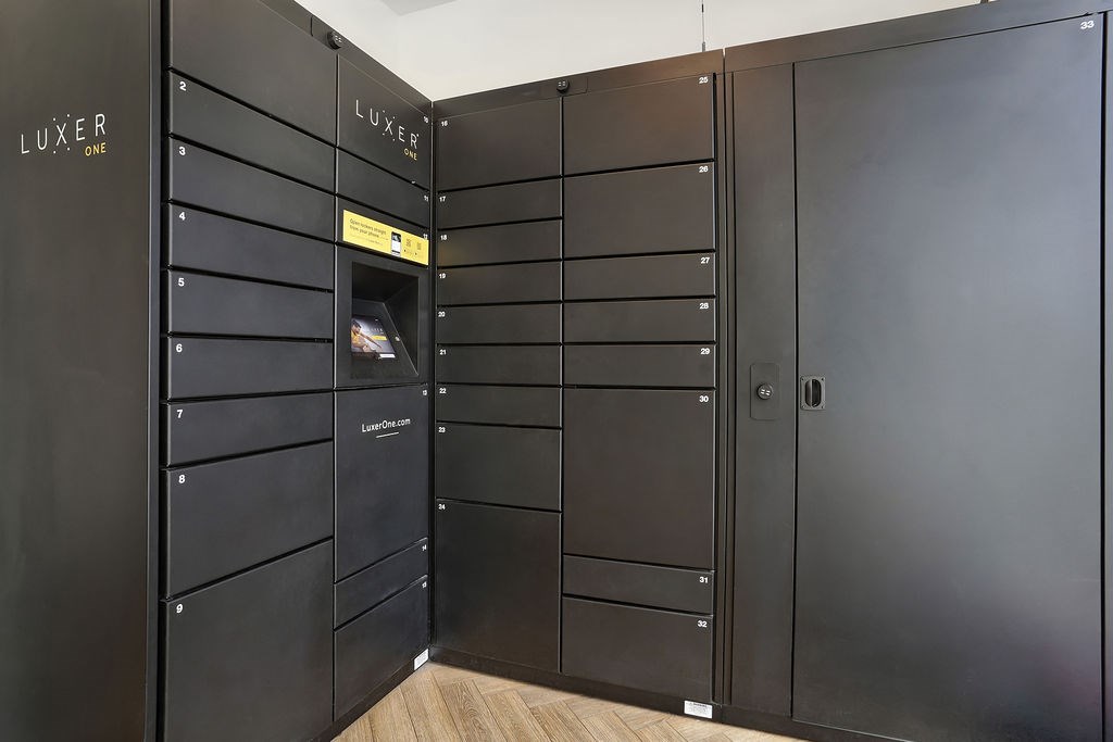 Alvera at the Meadows row of black lockers