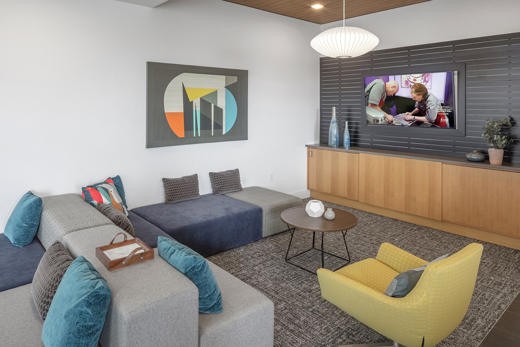 ArcCentral_Beaverton_OR_Amenity_CommunityRoomTV