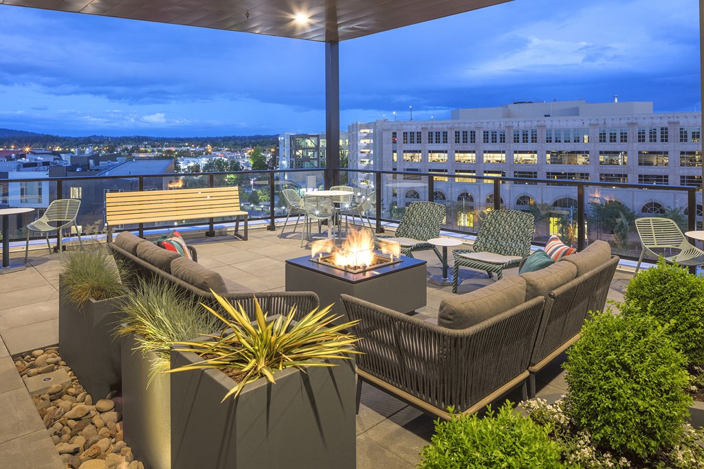 ArcCentral_Beaverton_OR_Amenity_CommunityRoomOutdoor_Twilight