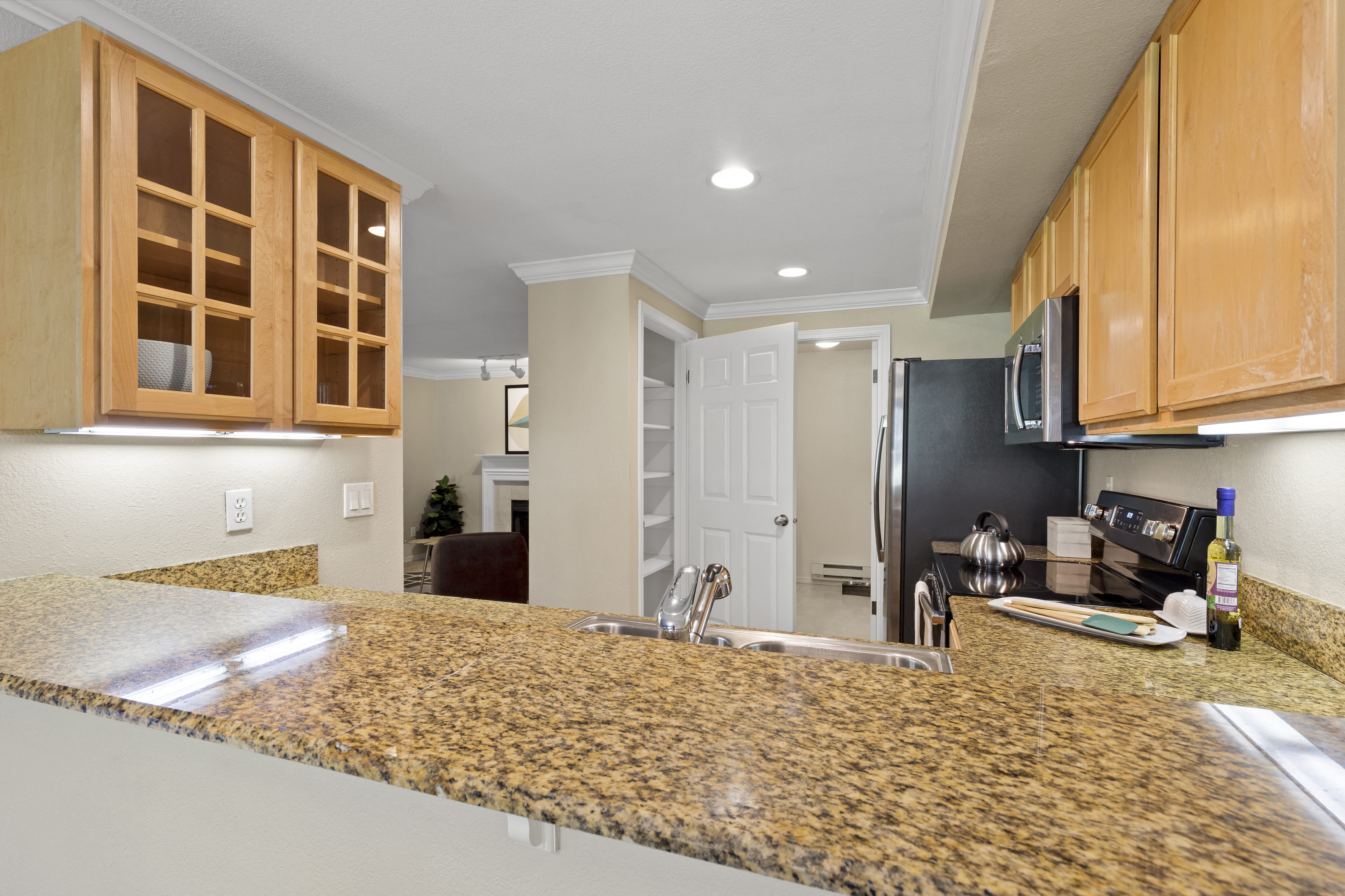 Yarrowood Highlands kitchen with granite counter tops