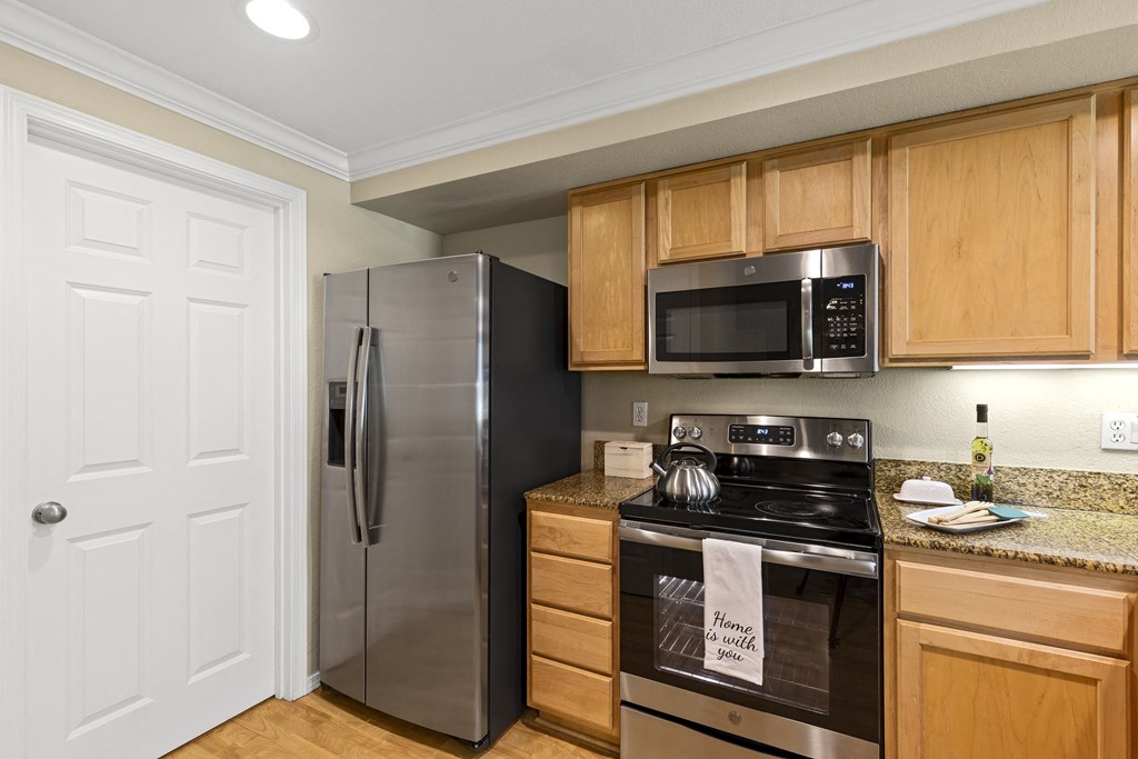 Yarrowood Highlands kitchen with fridge and stove