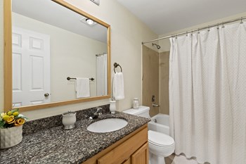 Yarrowood Highlands bathroom Yarrowood Highlands bathroom with tub shower - Photo Gallery 5