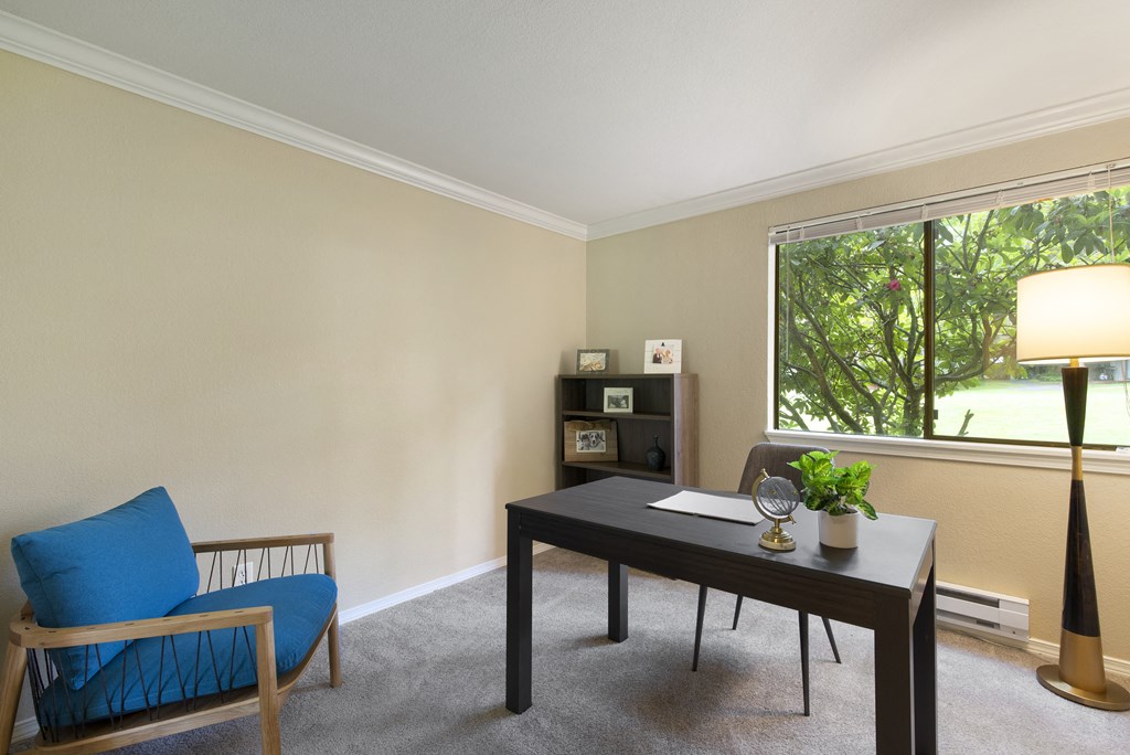 Yarrowood Highlands model office with blue chair