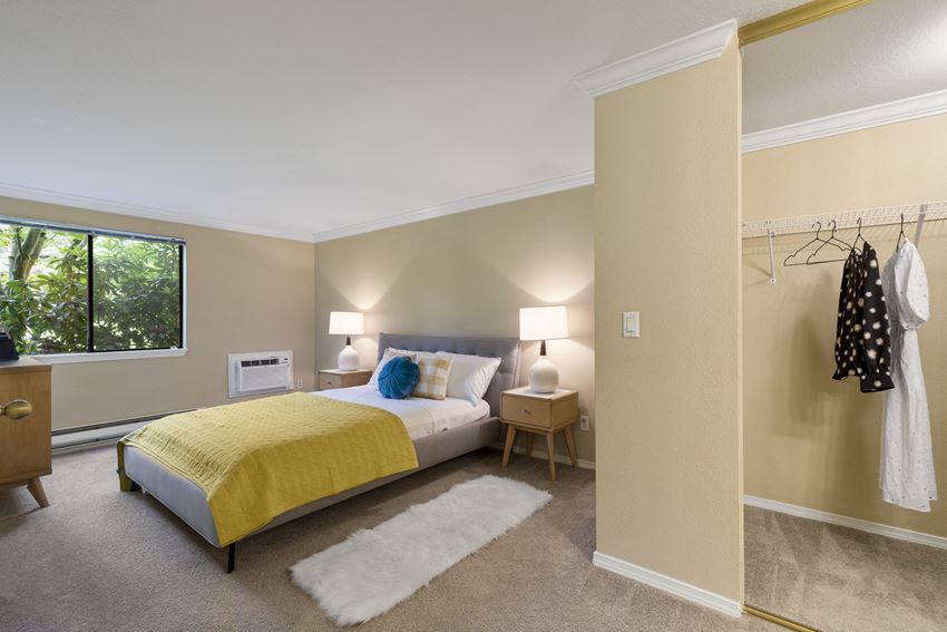 Yarrowood Highlands bedroom and closet Yarrowood Highlands bedroom and closet