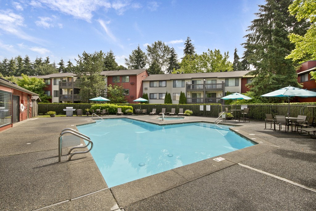 Yarrowood Highlands pool at midday