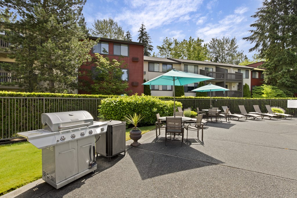 Yarrowood Highlands outdoor BBQ and table with chairs