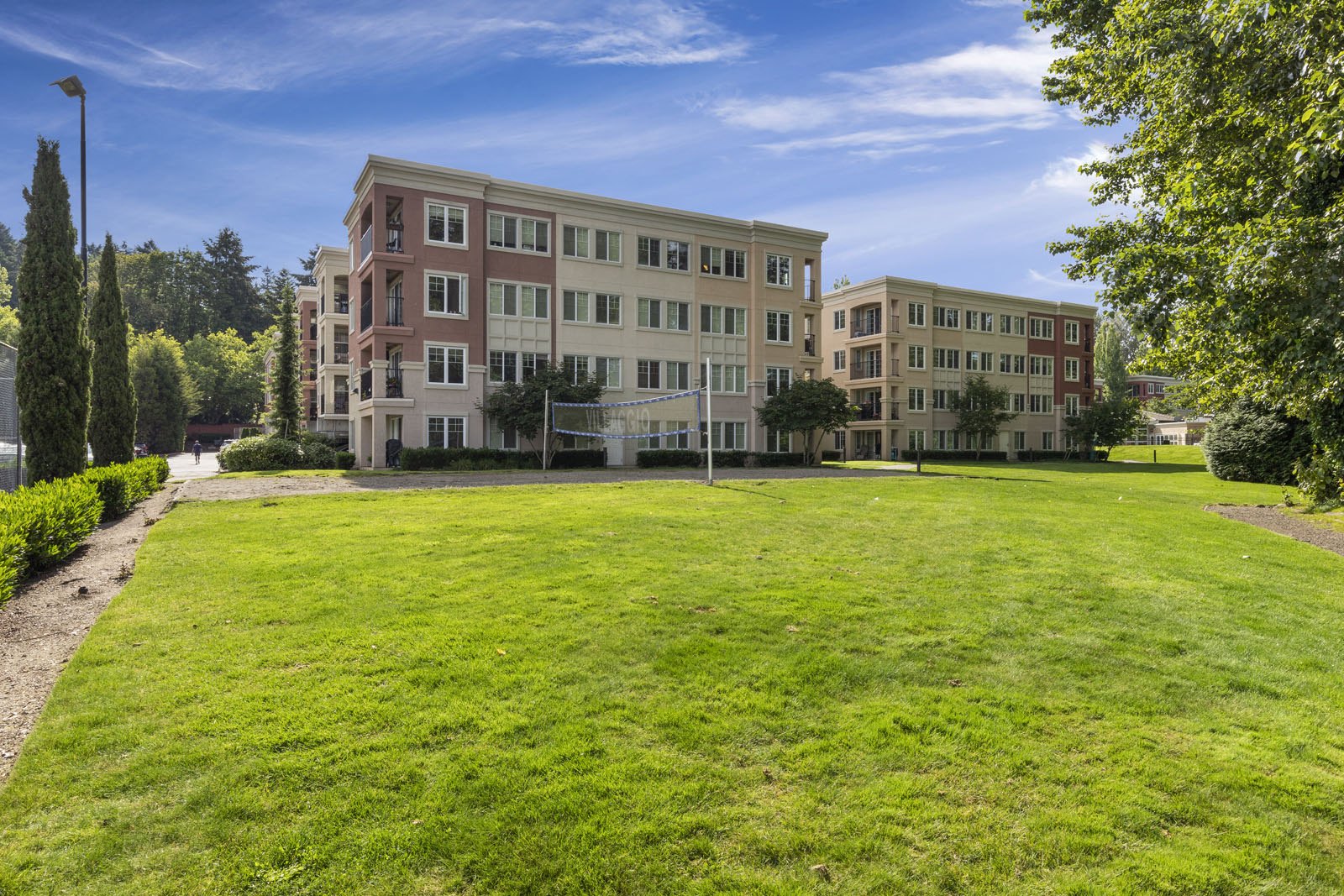 Villaggio on Yarrow Bay Apartments in Kirkland, WA