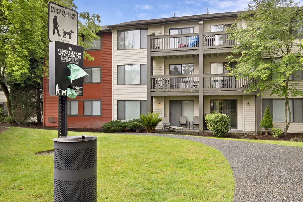 Yarrowood Highlands pet area with poop bags