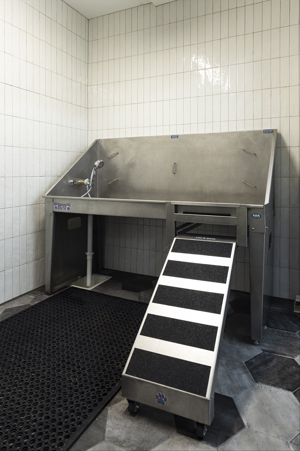 Bo Apartments Dog wash