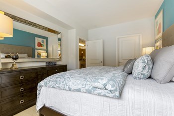 Tapestry Bedroom - Photo Gallery 6