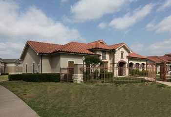 Rosemont of Lancaster Apartments Exterior Leasing Office