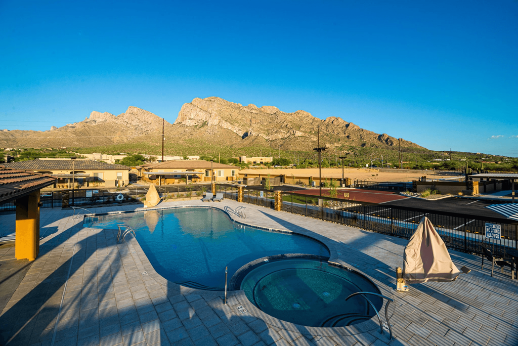 Linda Vista Luxury Rentals in Oro Valley, Arizona Pool and Hot Tub