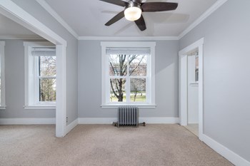 The Breslin Apartments Interior Living Room with Carpet - Photo Gallery 4