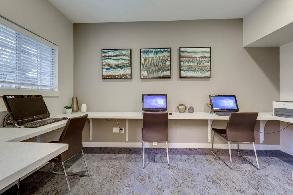 Fulton's Crossing and Landing Apartments co-working area