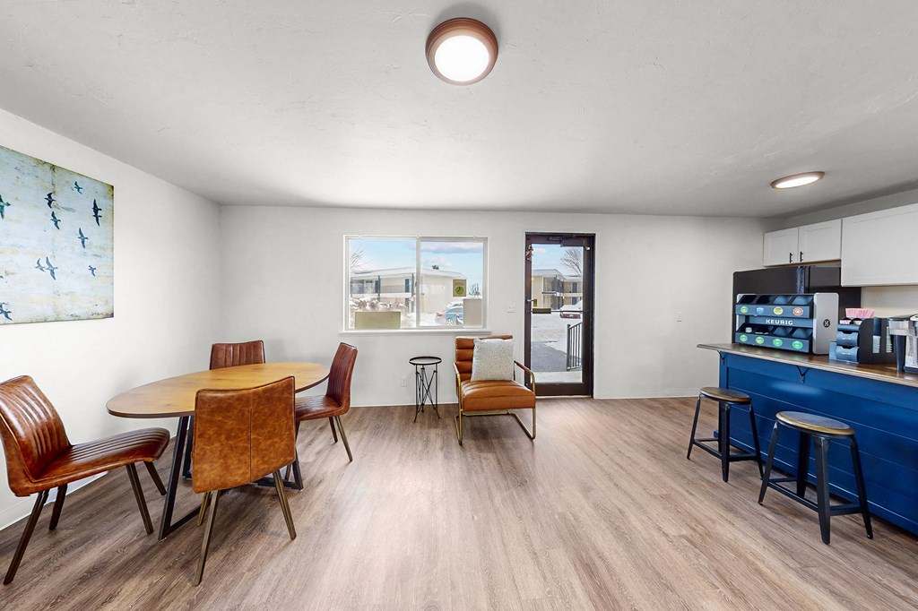 Creekside Apartments a dining room with a table and chairs and a kitchen with a blue counter