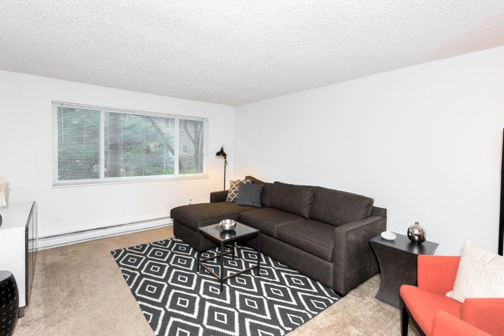 Fox Pointe Apartments Model Living Room