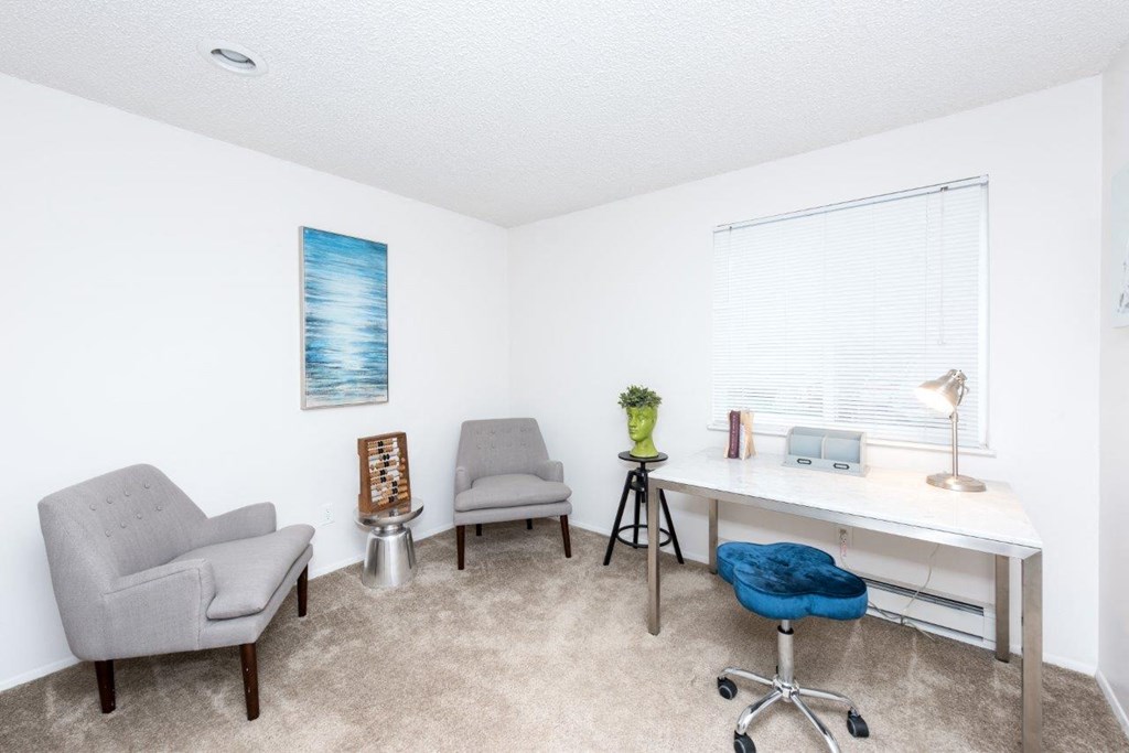 Fox Pointe Apartments Model Guest Room with Desk and Chairs