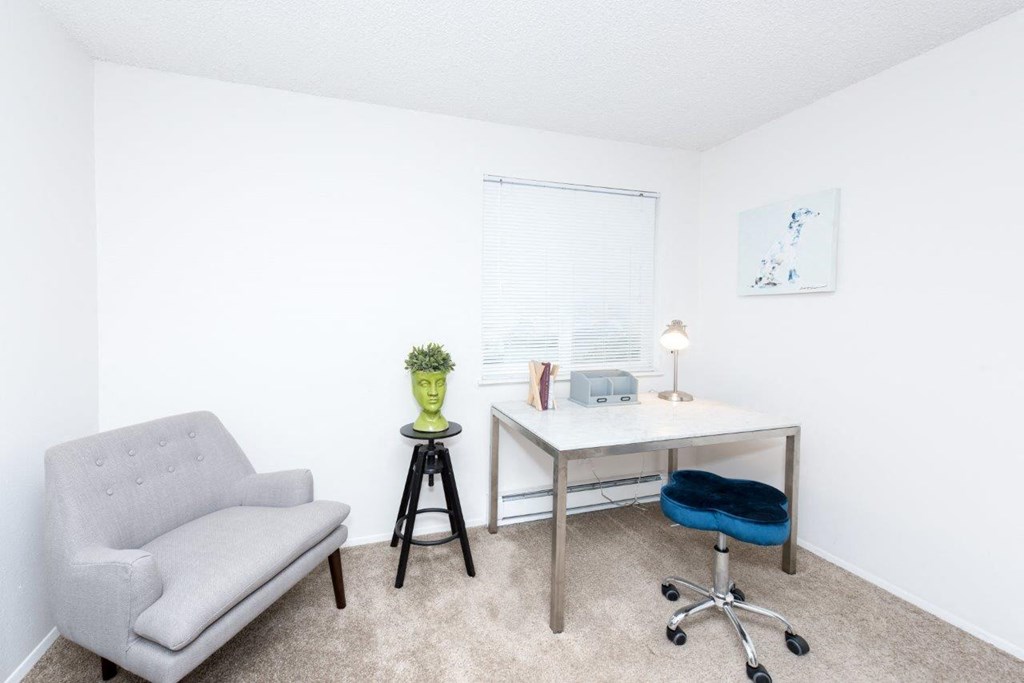 Fox Pointe Apartments Model Guest Room with Desk