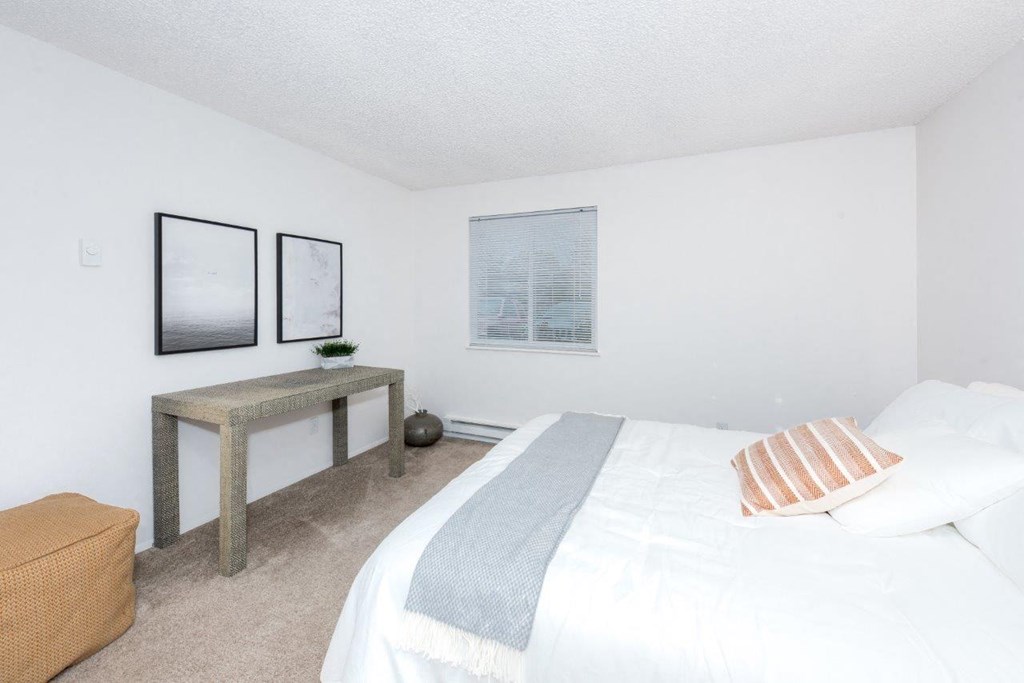 Fox Pointe Apartments Model Bedroom