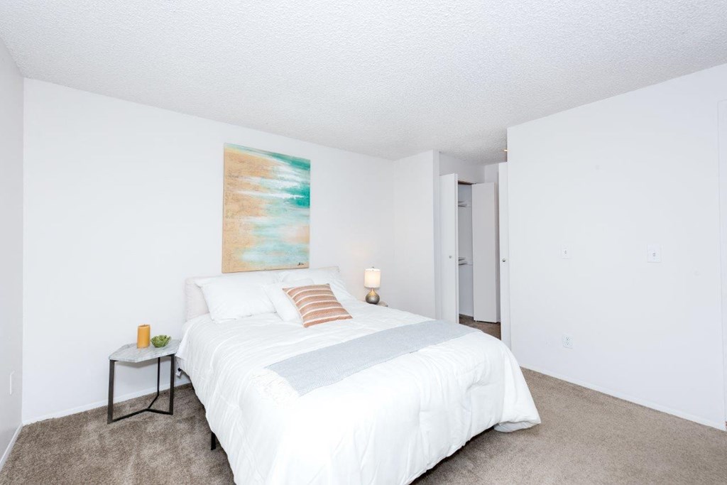 Fox Pointe Apartments Model Bedroom