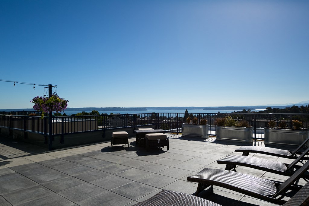 Junction Flats & Landing Apartments Exterior Rooftop Deck