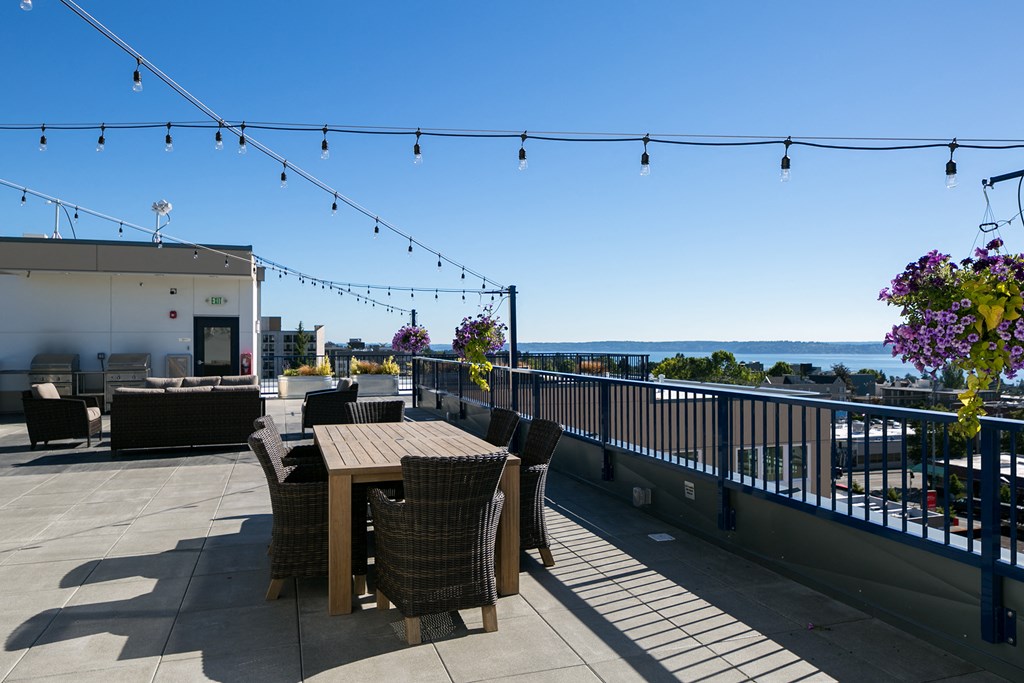 Junction Flats & Landing Apartments Exterior Rooftop Deck