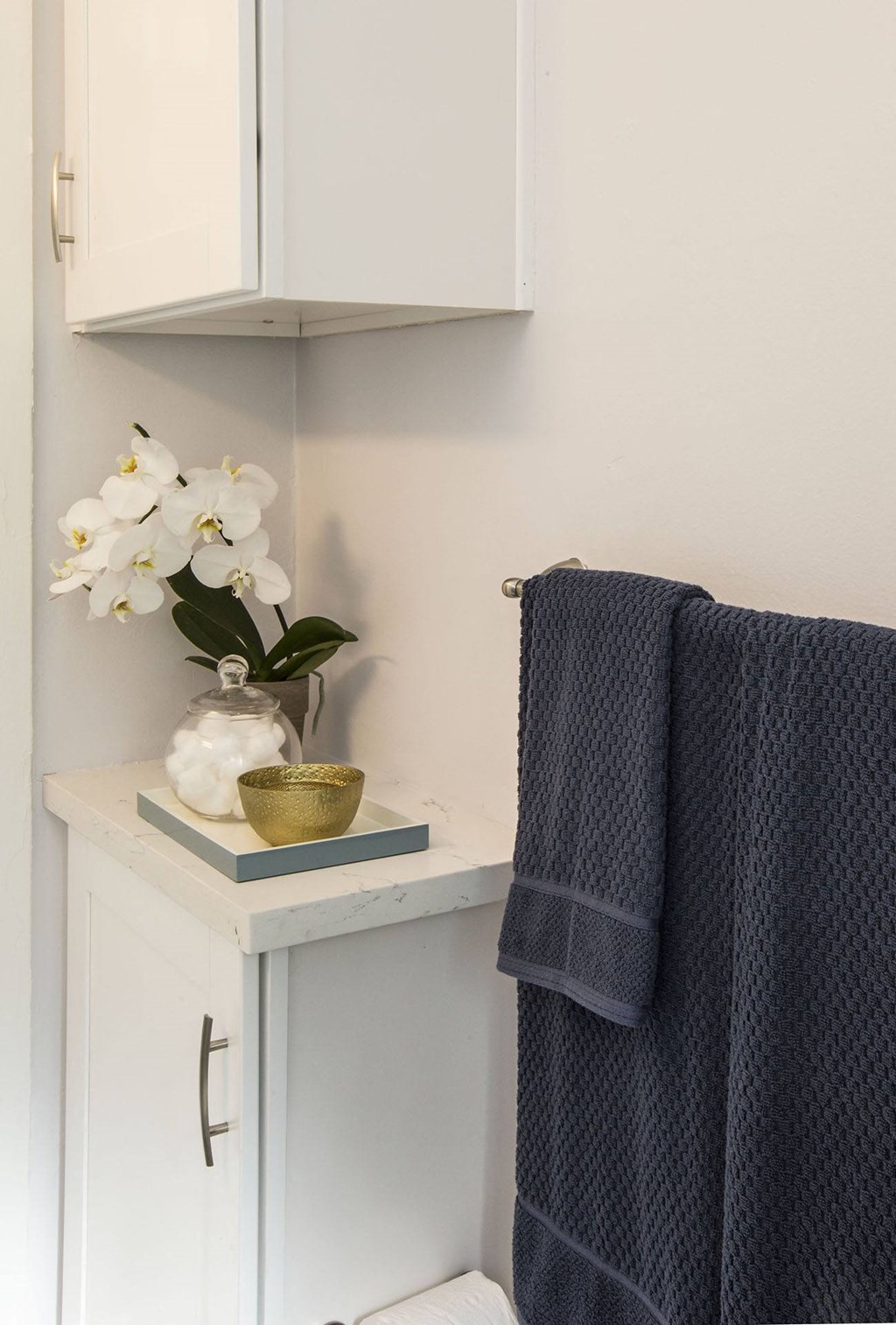 Marine View Apartments Model Bathroom