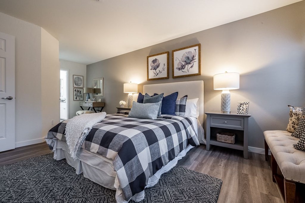 Park in Bellevue Apartments Model Bedroom