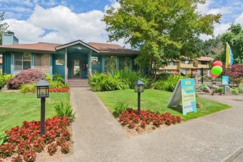 Forest Ridge Leasing Office Exterior - Photo Gallery 6