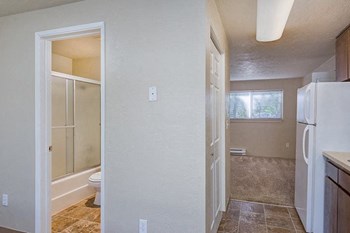 2610 SW Western Boulevard Studio-2 Beds Apartment for Rent - Photo Gallery 12