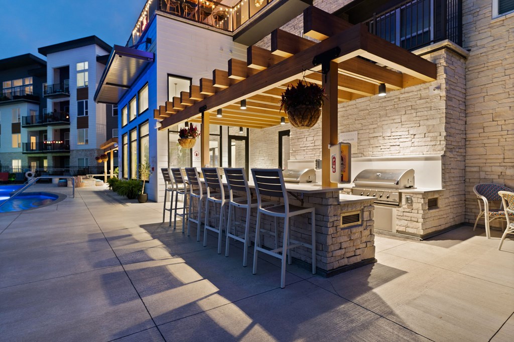 The Donovan Apartments in Lee's Summit, Missouri Exterior and BBQ Area