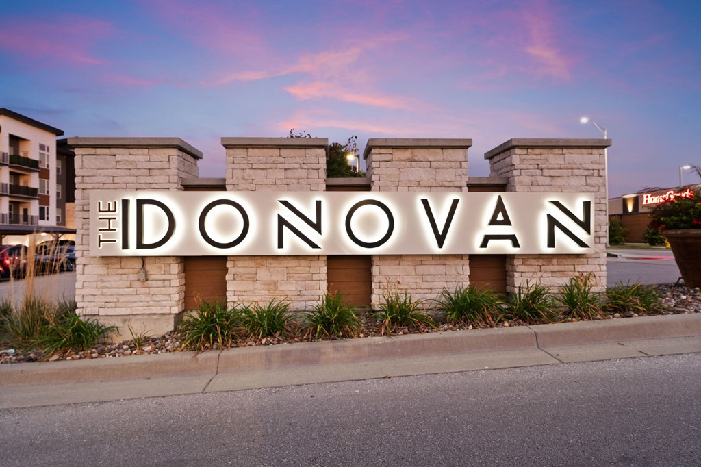 The Donovan Apartments in Lee's Summit, Missouri Monument Sign