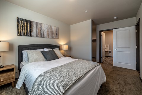 Bedroom with carpeted flooring and ensuite bathroom at Pioneer Apartments, Cashmere, 98815