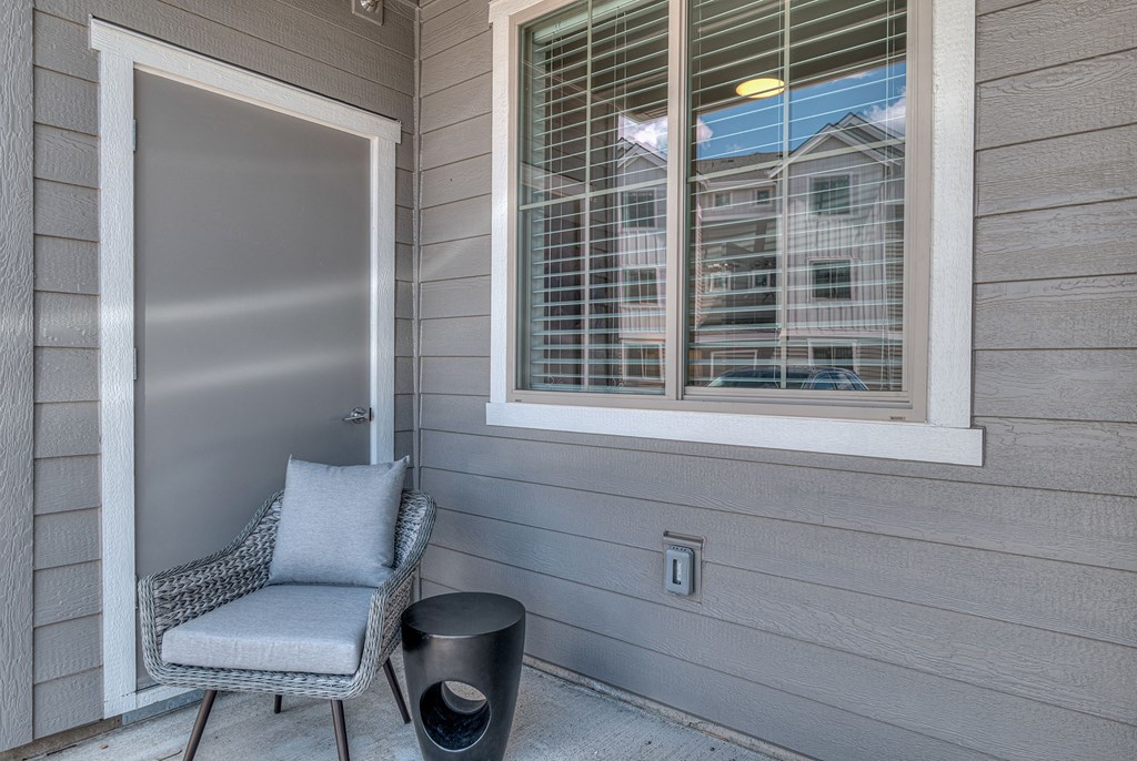 Red Hawk Apartments Model Patio