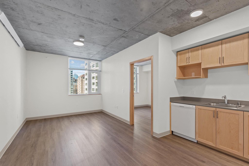 The Rise on Madison Vacant Kitchen