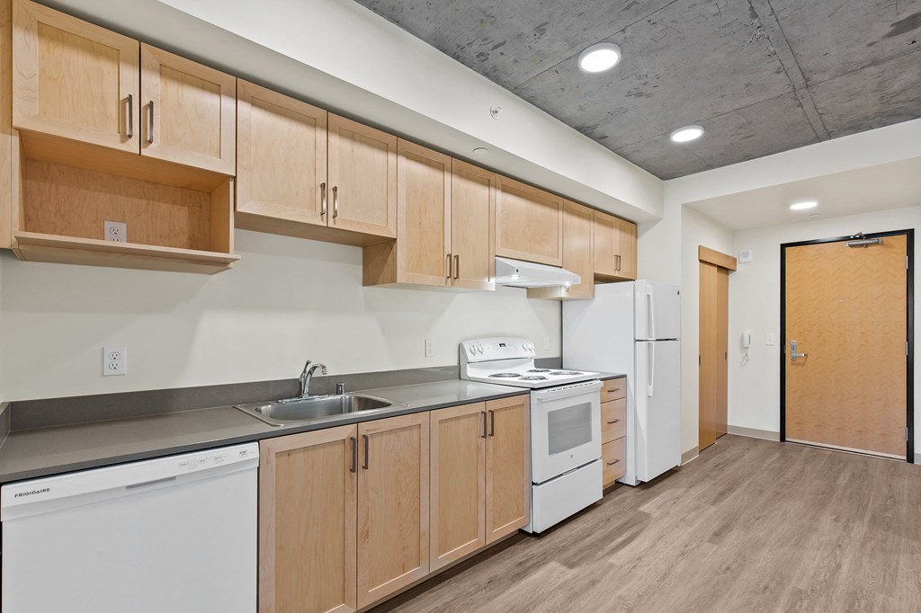 The Rise on Madison Vacant Kitchen