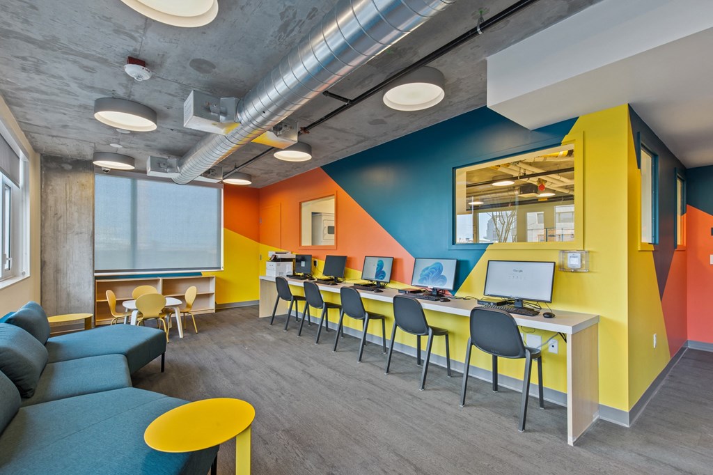 The Rise on Madison Clubhouse Lounge