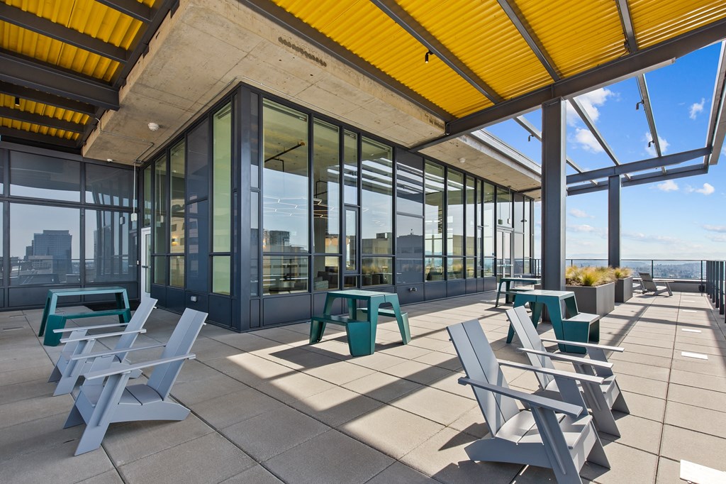 The Rise on Madison Rooftop Lounge