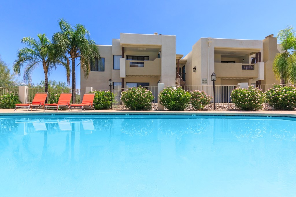 Siena Villas Apartments in Tucson, Arizona Exterior and Pool with Lounge Chairs