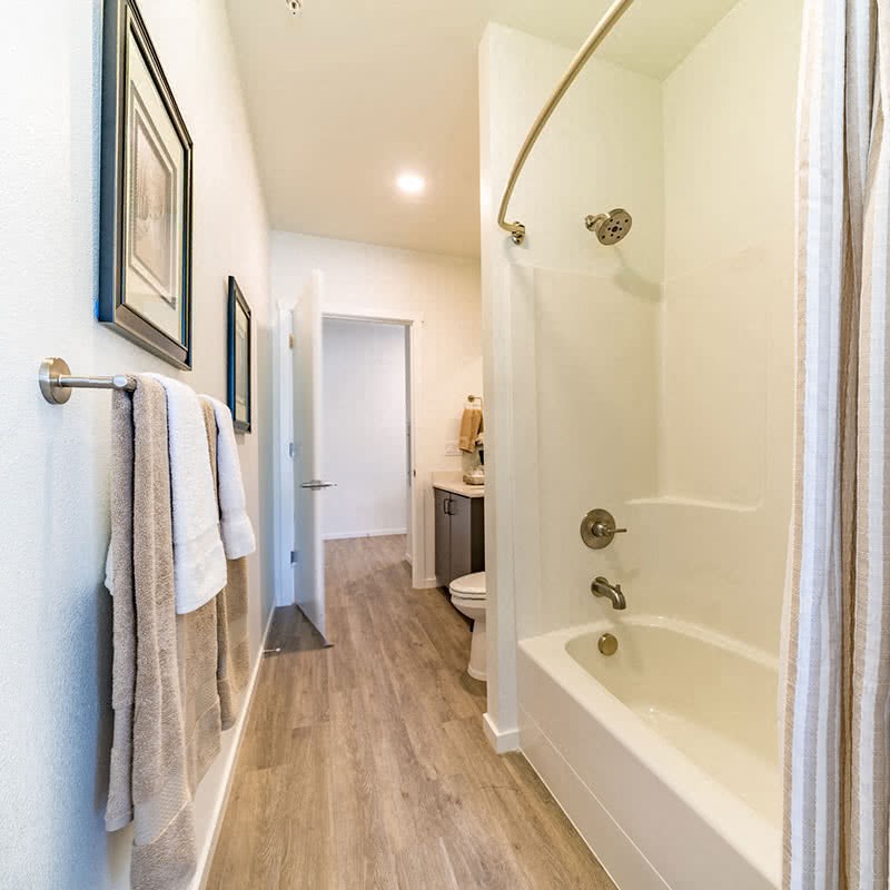 Franklin Flats Apartments Model Bathroom