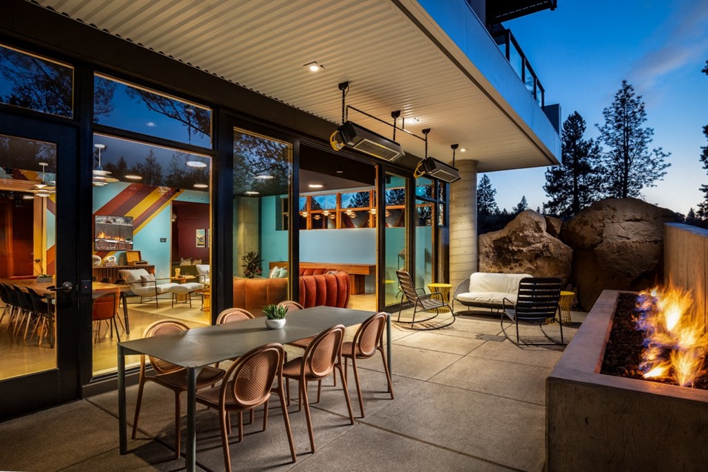 Strata_Bend_OR_Amenities_outdoorlounge